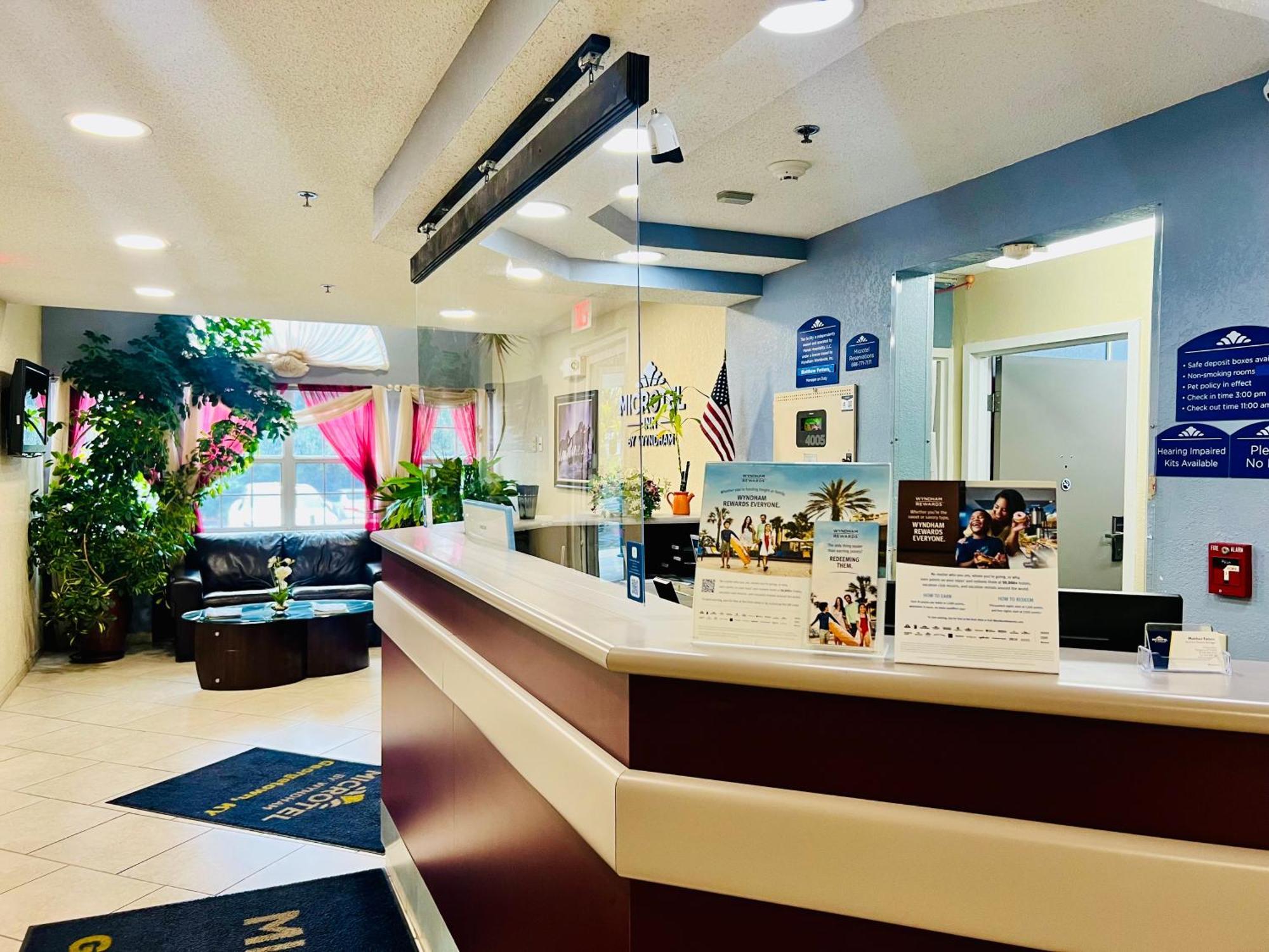 乔治敦麦克罗特套房酒店 外观 照片